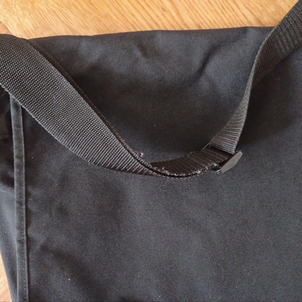 Manhattan Portage Black Messenger Bag - Picture 5 of 12